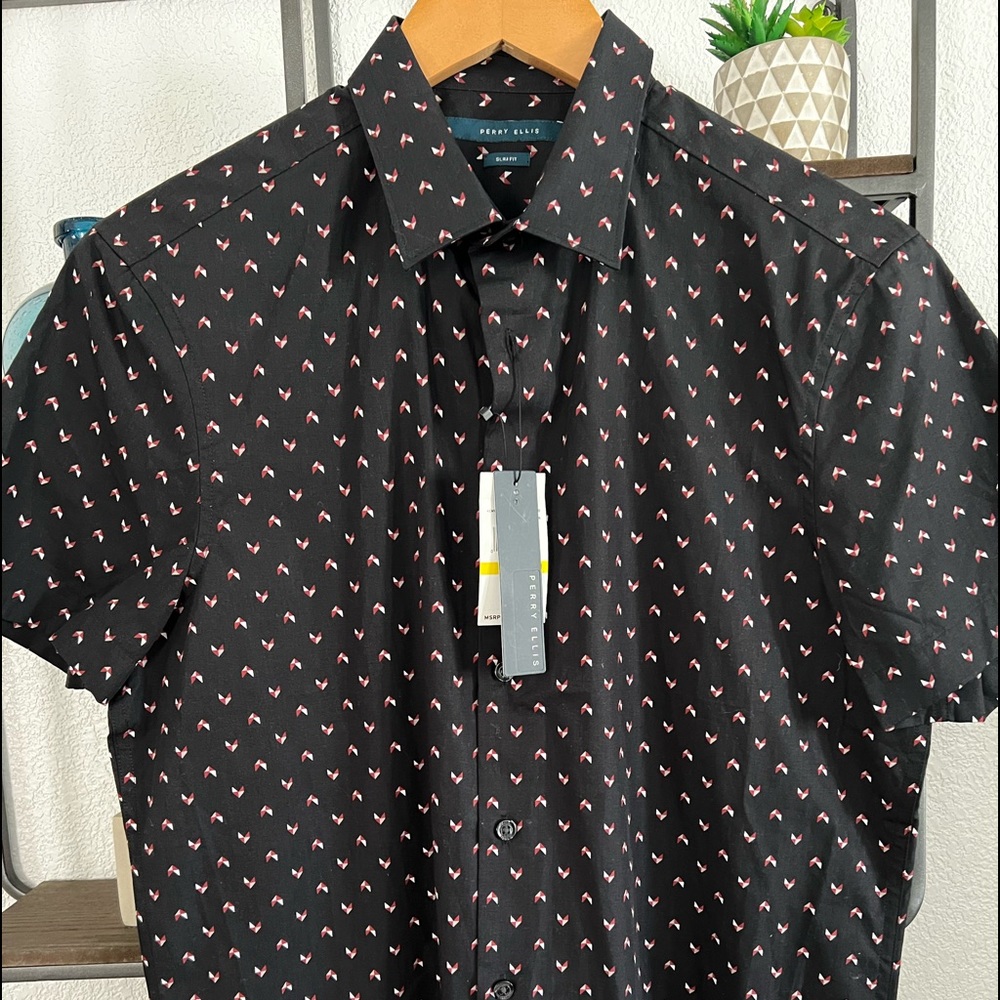 Men’s Perry Ellis button down (Medium)
